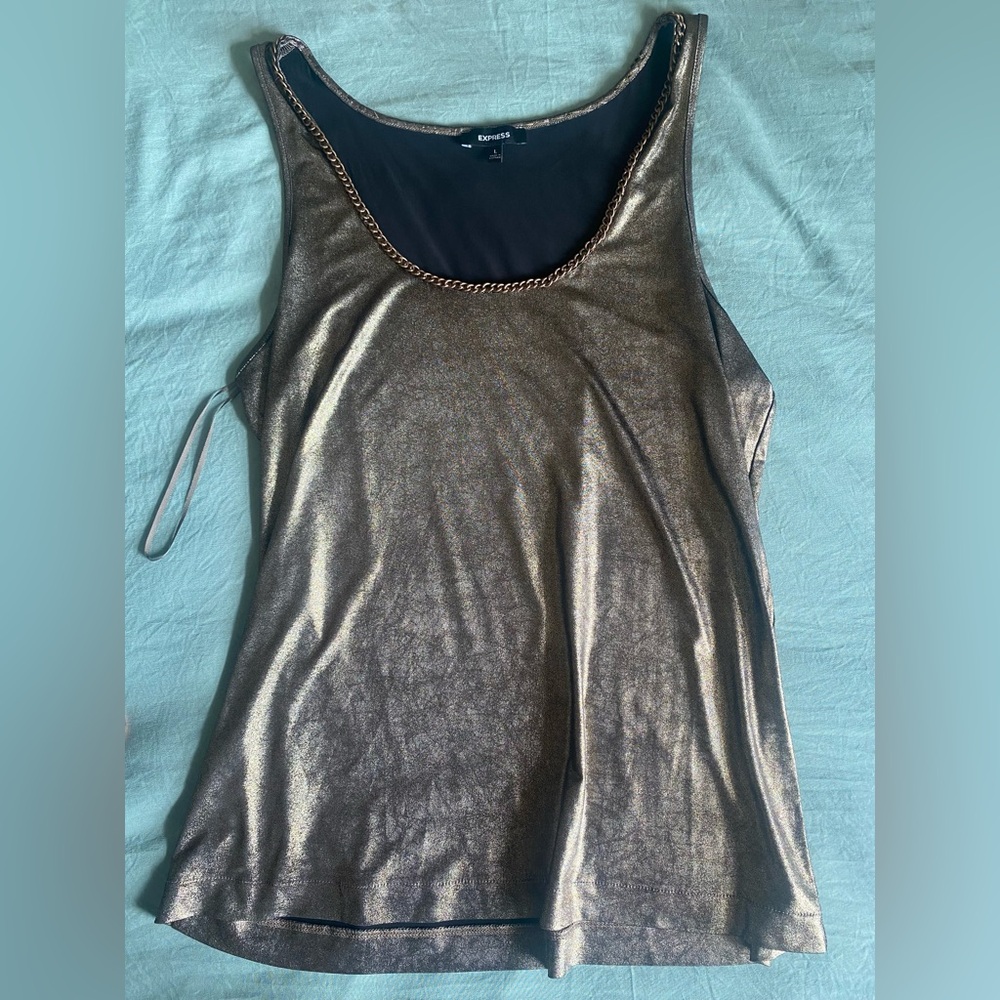 Express gold‎ tank with chain collar